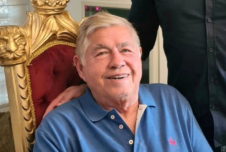 Ao lado de Newton Cardoso Jr.
