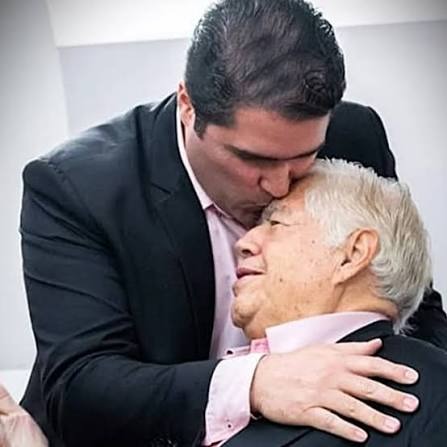Ao lado de Newton Cardoso Jr.