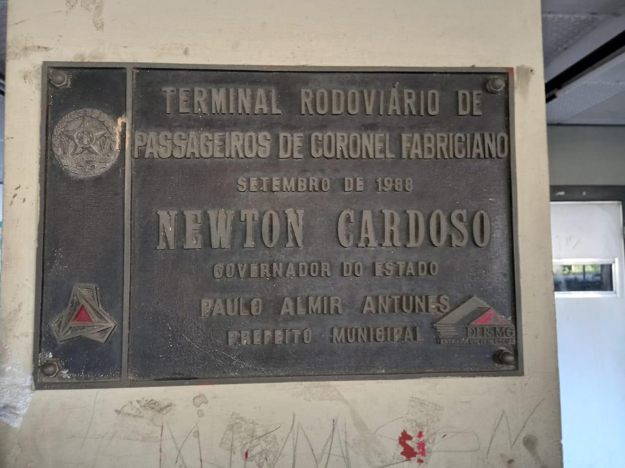 Ao lado de Newton Cardoso Jr.