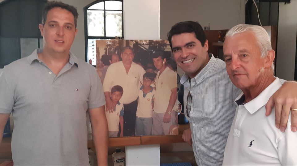 Ao lado de Newton Cardoso Jr.