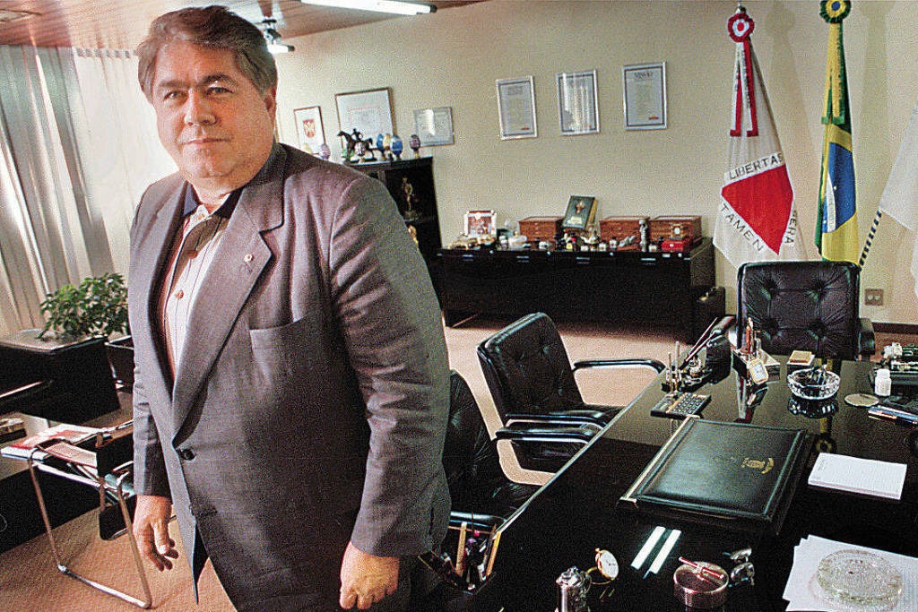 Ao lado de Newton Cardoso Jr.