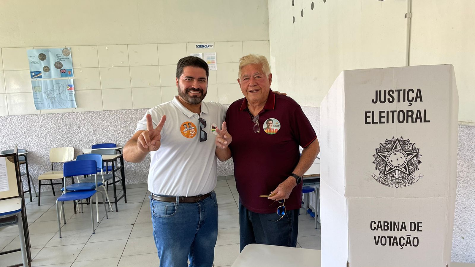 Ao lado de Newton Cardoso Jr.