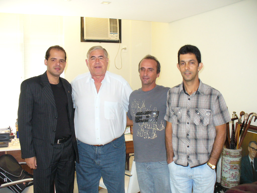 Com apoiadores