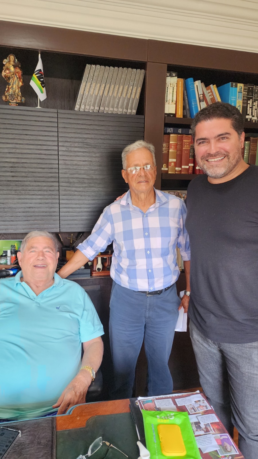 Ao lado de Newton Cardoso Jr.